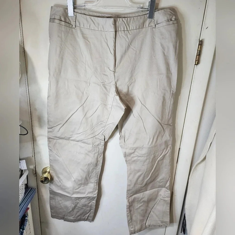 Villager (Liz Claiborne) Khaki Chinos Plus Size 18W, Inseam 29"